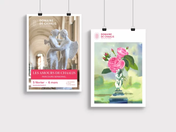 Affiche pour un événement sur les journées de la rose à Chaalis, mettant en scène une statut et des fleurs dans les tons rose et vert.